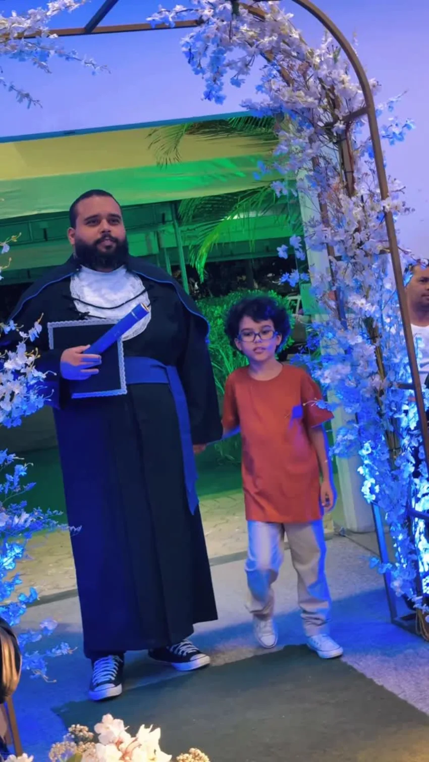 Thiago e seu filho, juntos na formatura